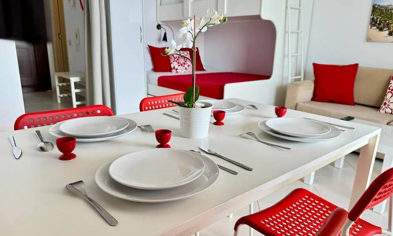 Red Berry Apartment Sarandë