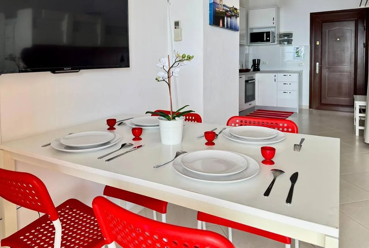 Red Berry Apartment Sarandë