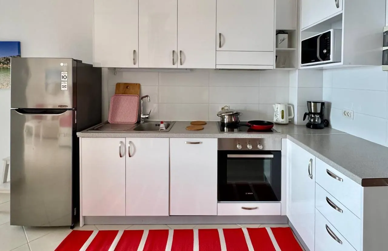 Red Berry Apartment Sarandë 0*,  Albania