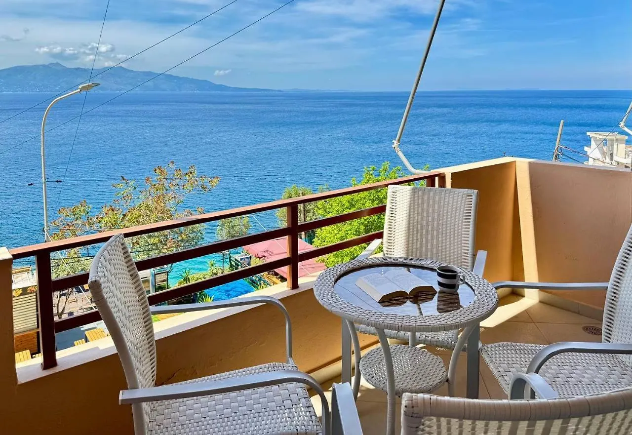 Red Berry Apartment Sarandë