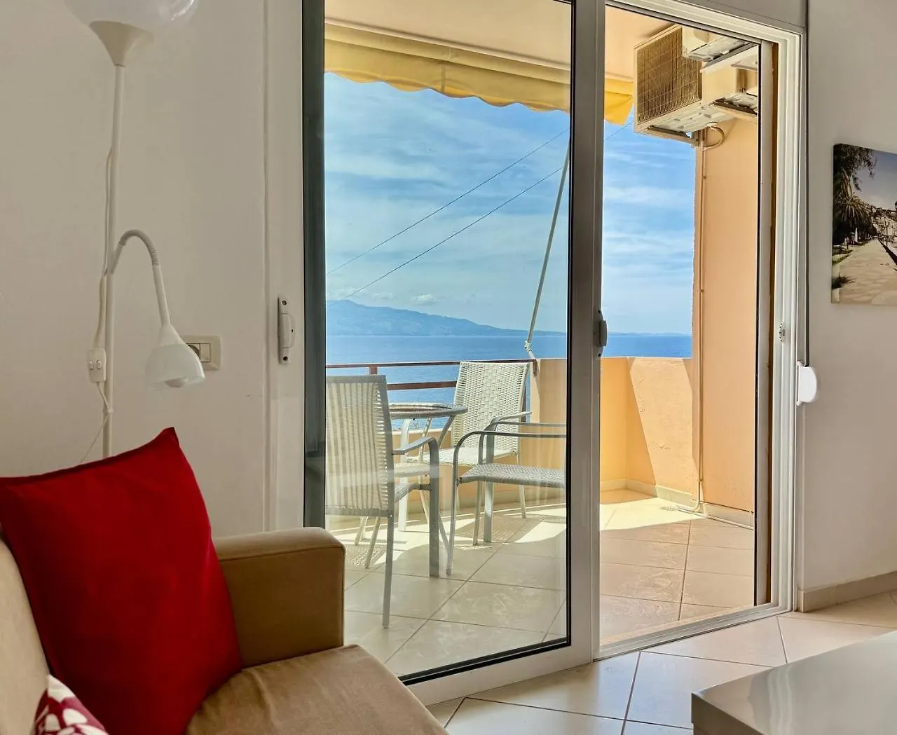 Red Berry Apartment Sarandë