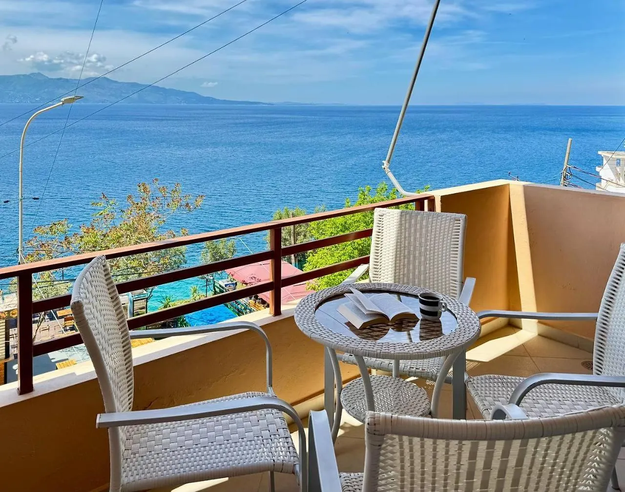 Red Berry Apartment Sarandë